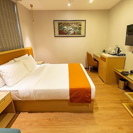 The Bastion Otel Bhopal Dış mekan fotoğraf