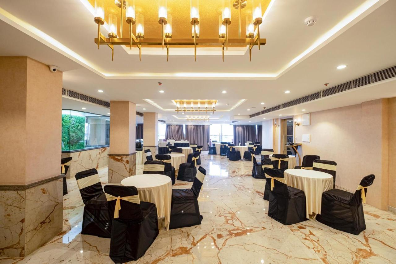 The Bastion Otel Bhopal Dış mekan fotoğraf