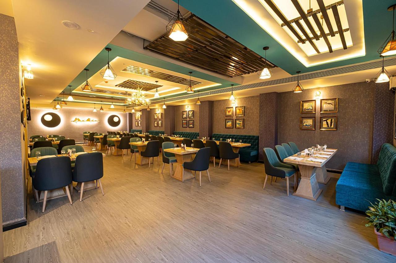 The Bastion Otel Bhopal Dış mekan fotoğraf