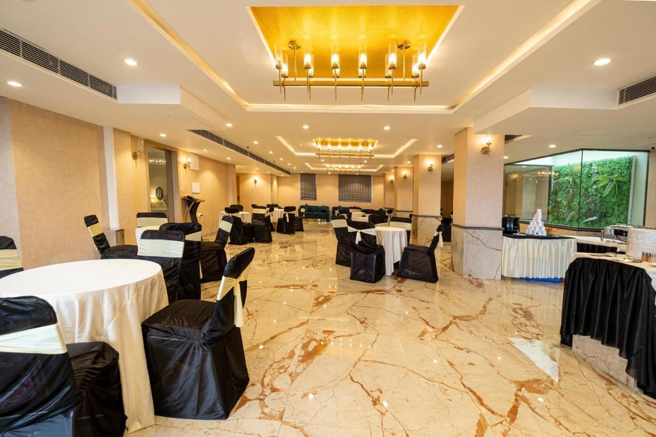 The Bastion Otel Bhopal Dış mekan fotoğraf
