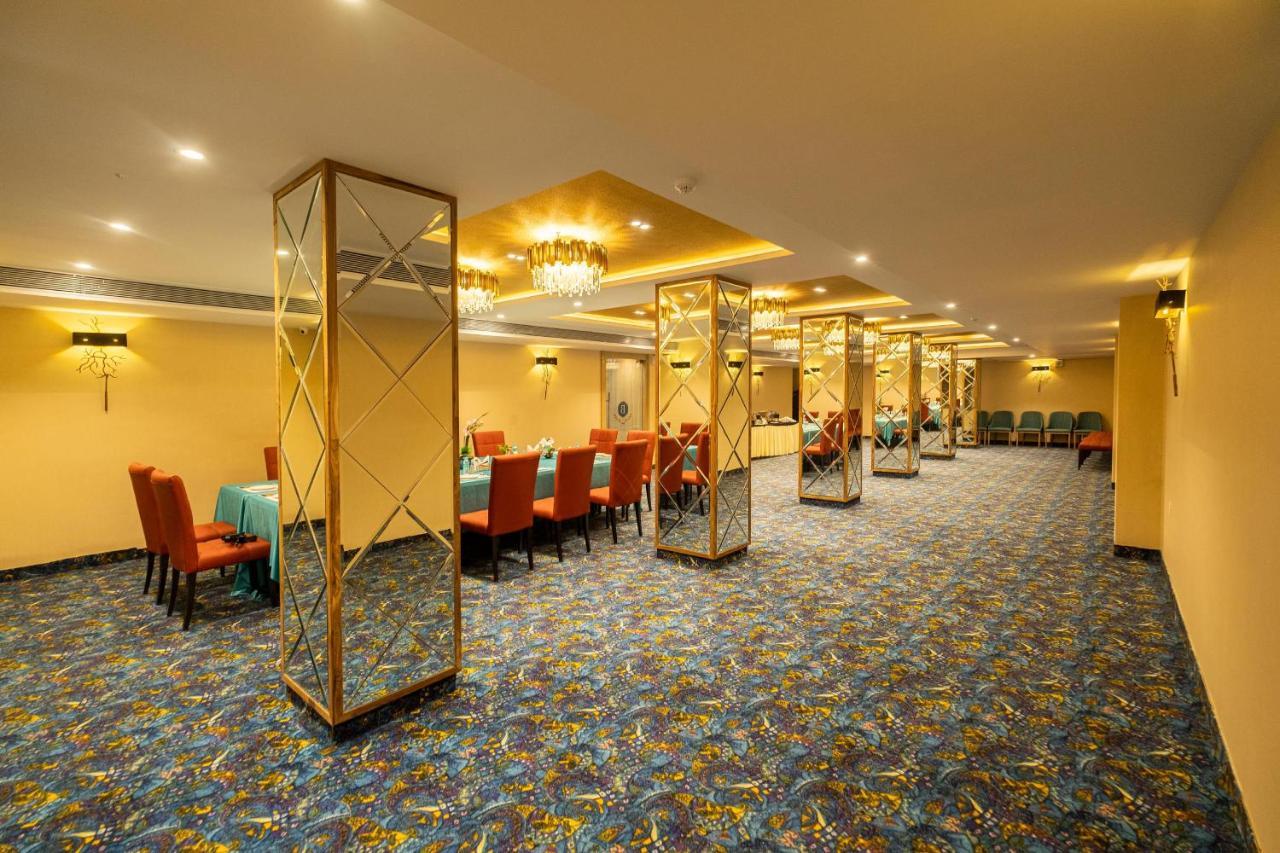 The Bastion Otel Bhopal Dış mekan fotoğraf