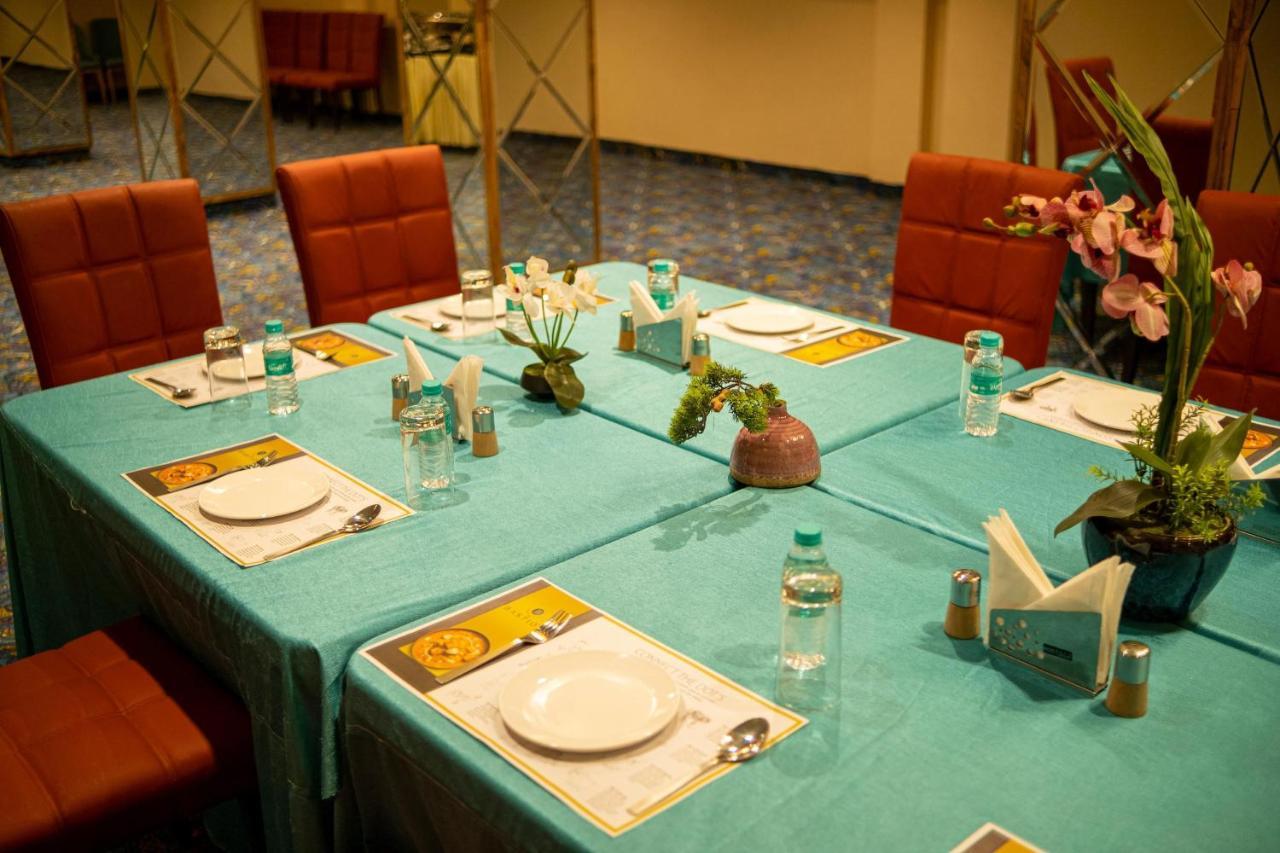 The Bastion Otel Bhopal Dış mekan fotoğraf