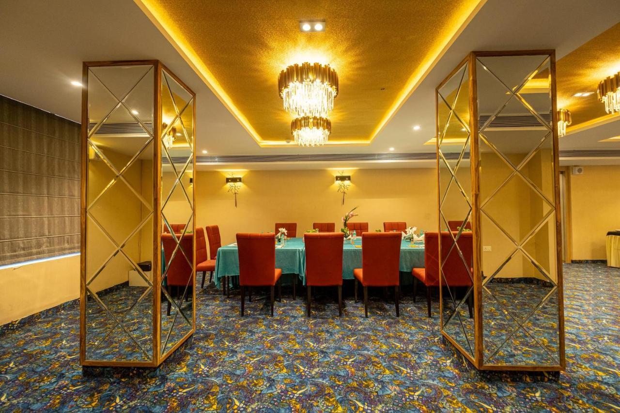 The Bastion Otel Bhopal Dış mekan fotoğraf