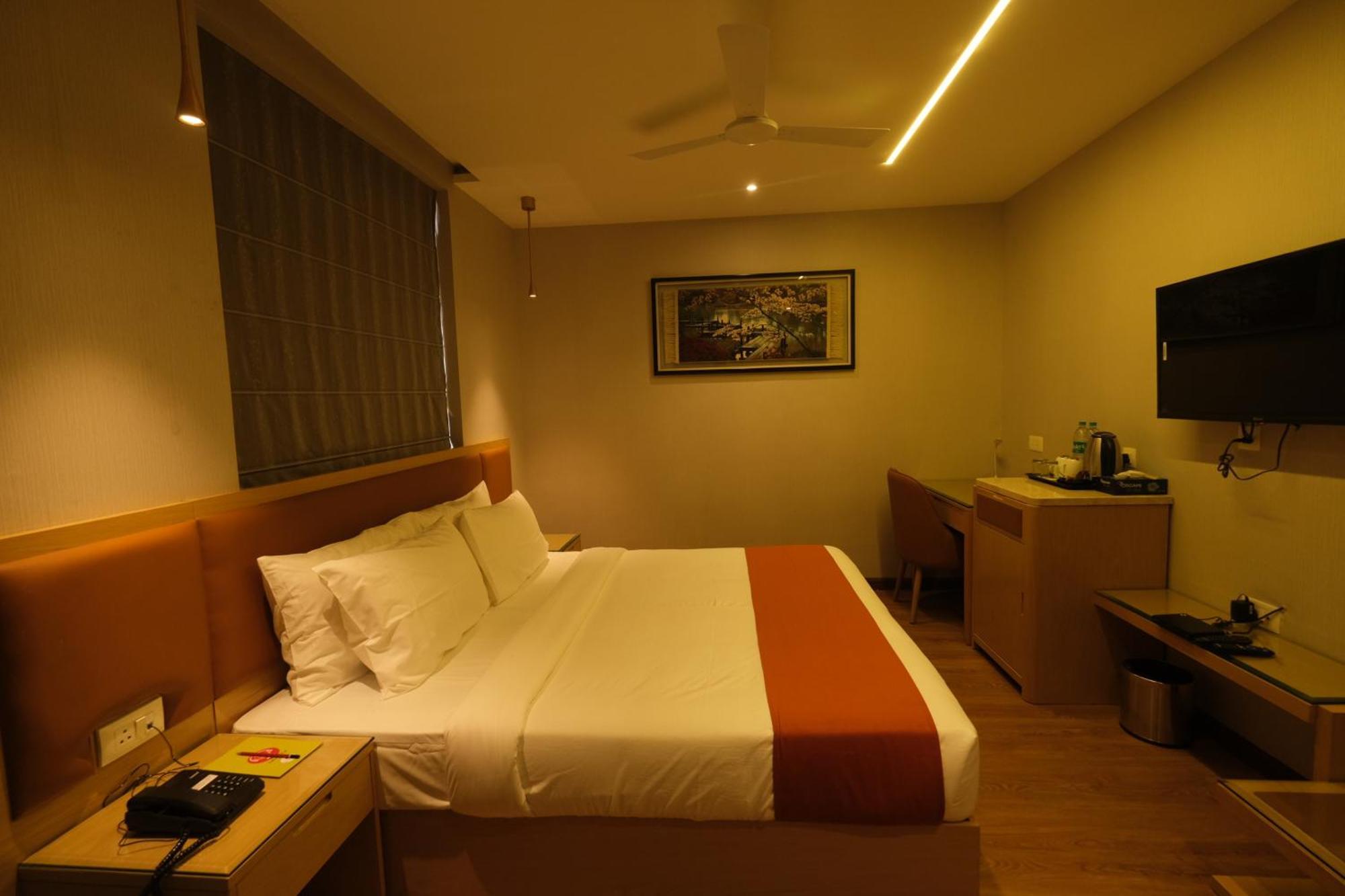 The Bastion Otel Bhopal Dış mekan fotoğraf